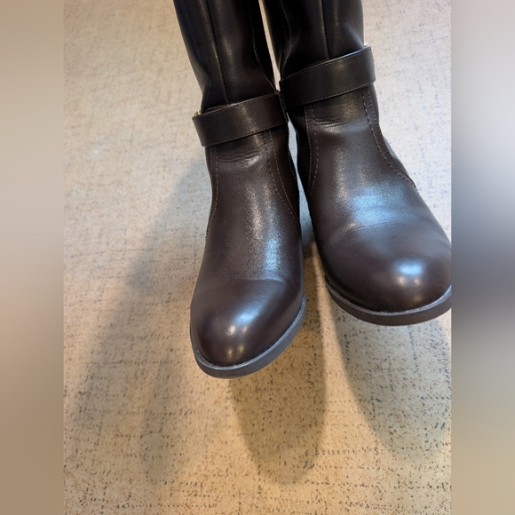 NWOT- Tommy Hilfiger Brown Boots - Picture 3 of 15